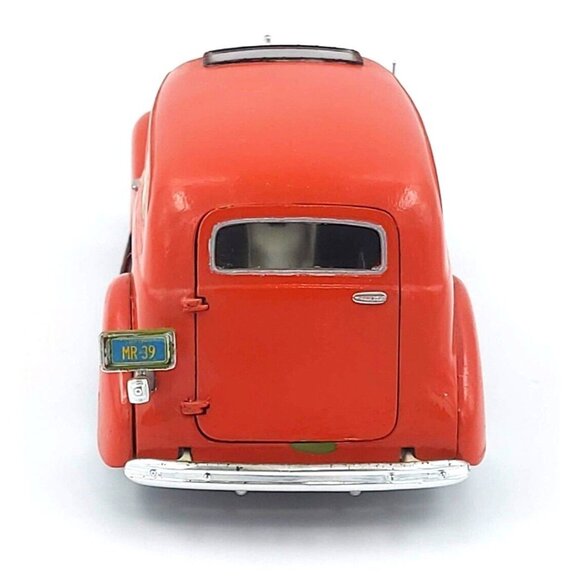 Monogram 39 Chevy Panel Truck Dr Feelgood's Elixir 1:24 Model 2772 Pre-Assembled - Picture 7 of 10